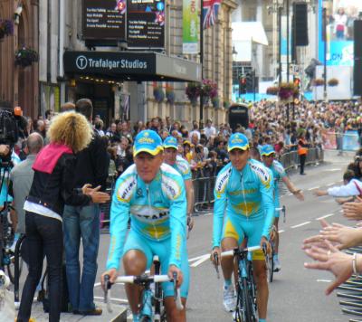 Vinokourov and his teammates