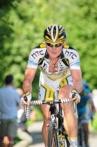 André Greipel going for the points atop the Oude Kwaremont