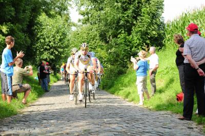 Greapel leads the peleton