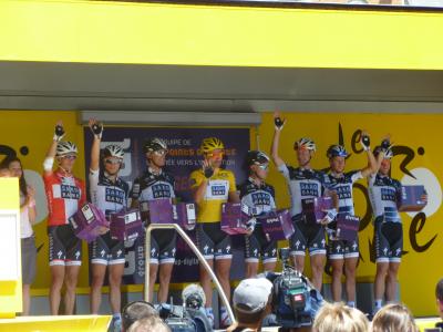 TDF Stage 4: Saxo Bank with their boxes