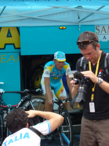 Vino warms up for the prologue