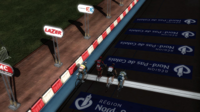 Tight finish in Roubaix!